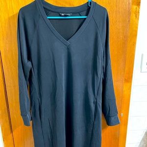 Athleta v-neck dress with pockets, like new, size L